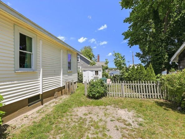 8 Woodland Cir, Wareham MA 02571