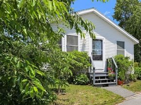 8 Woodland Cir, Wareham MA 02571