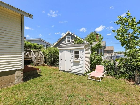 8 Woodland Cir, Wareham MA 02571