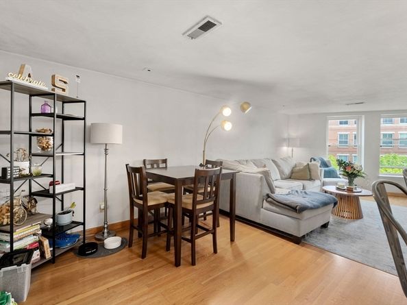 386 Commercial Street 4E, Boston MA 02109