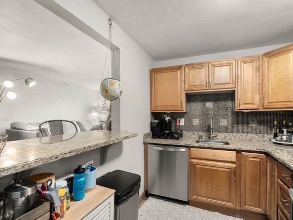 386 Commercial Street 4E, Boston MA 02109