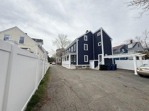 11 Barton St, Salem MA 01970