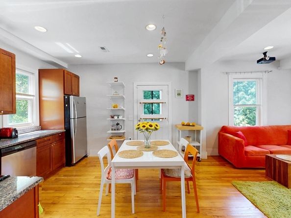 33 Plainfield 2, Boston MA 02130