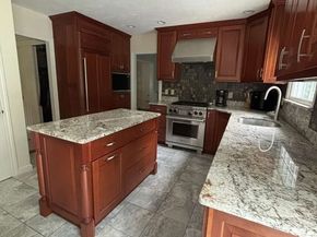 2 Lafayette Dr, Marlborough MA 01752