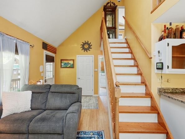 16 Kosta Avenue, Rutland MA 01543