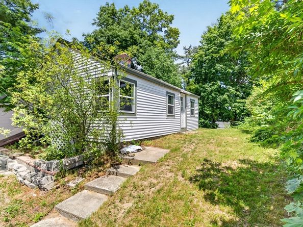 13 Woodland Drive, Lakeville MA 02347