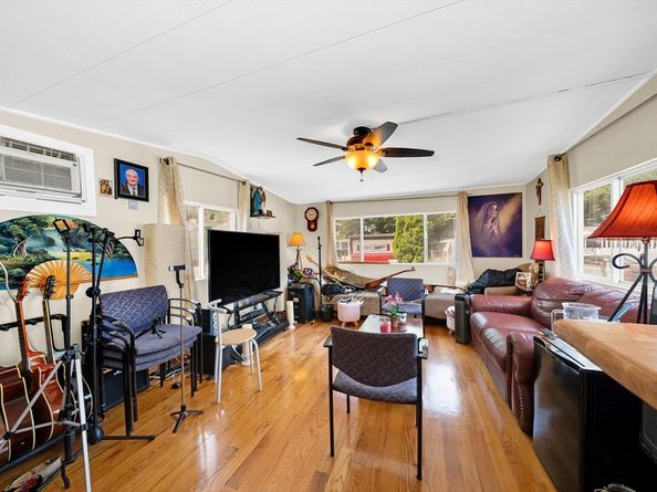 154 Newbury St 26, Peabody MA 01960