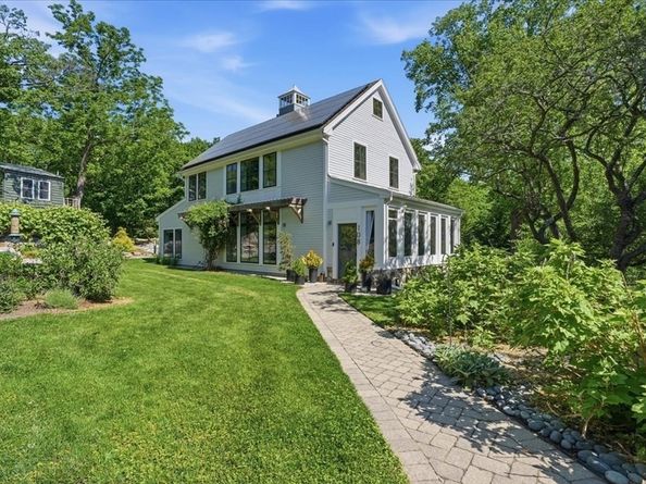 108 Kilby St, Hingham MA 02043
