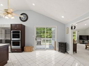 4 Pentucket Ln, Danvers MA 01923