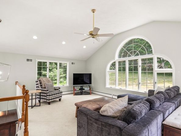 4 Pentucket Ln, Danvers MA 01923