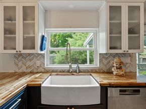 987 Pleasant St, Framingham MA 01701