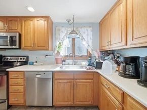 115 Arrowhead Dr, Bridgewater MA 02324