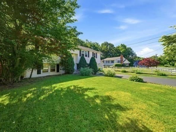 115 Arrowhead Dr, Bridgewater MA 02324