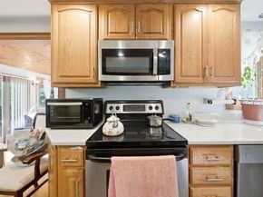 115 Arrowhead Dr, Bridgewater MA 02324