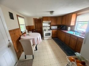 56 Harrison St, Leominster MA 01453