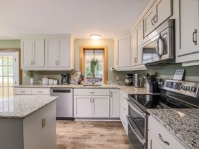 27 Davis St, Rutland MA 01543