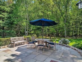 10 Chandler Circle, Weston MA 02493