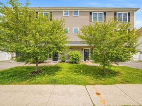 4 Boynton St 1, Waltham MA 02453