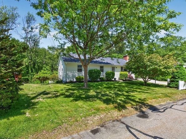 60 Pinedale St, Southbridge MA 01550