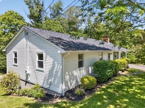 60 Pinedale St, Southbridge MA 01550