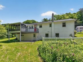 60 Pinedale St, Southbridge MA 01550