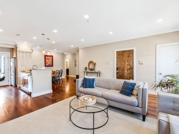 109 D St 4, Boston MA 02127