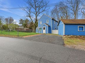 8 Stones Corner Road, Berlin MA 01503