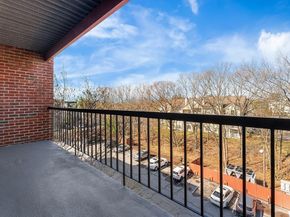 1 Summit Dr 58, Reading MA 01867