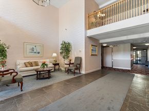 1 Summit Dr 58, Reading MA 01867