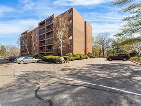 1 Summit Dr 58, Reading MA 01867