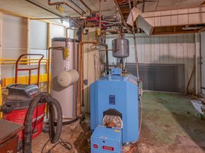 16 Central Ct, Leominster MA 01453