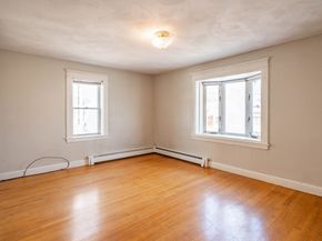 16 Central Ct, Leominster MA 01453