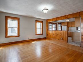 16 Central Ct, Leominster MA 01453