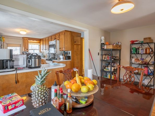 16 Central Ct, Leominster MA 01453