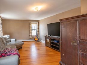 16 Central Ct, Leominster MA 01453