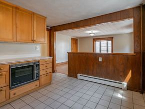 16 Central Ct, Leominster MA 01453