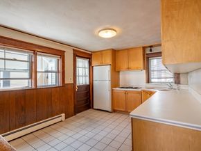 16 Central Ct, Leominster MA 01453