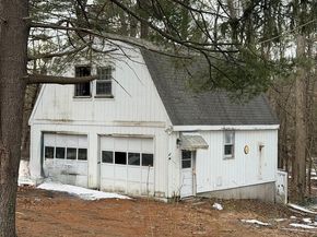 35 Lindbergh St, Clinton MA 01510