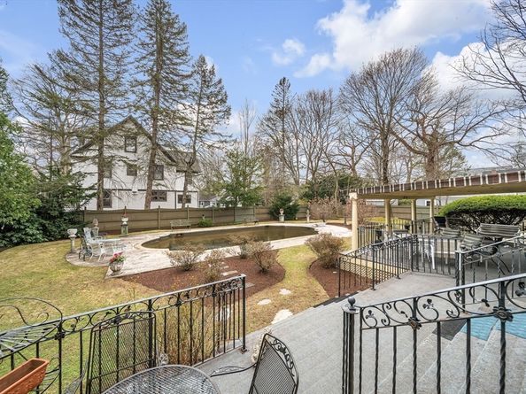 131 Fair Oaks Park, Needham MA 02492