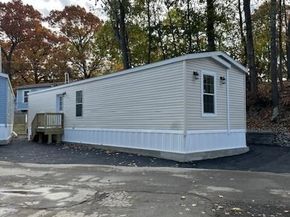 98 Newbury 2B, Danvers MA 01923