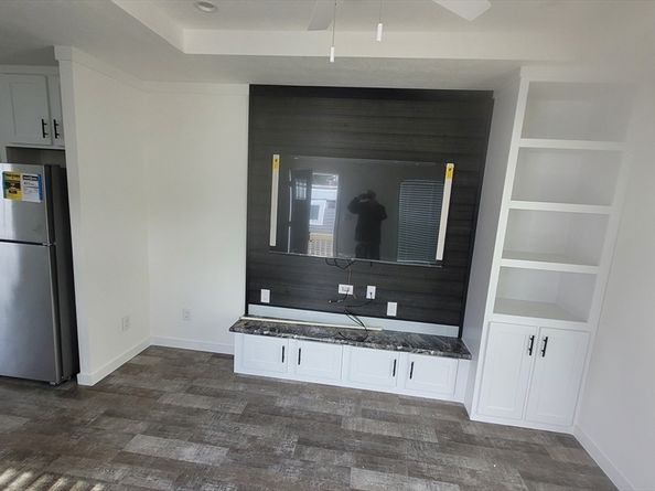 98 Newbury 2B, Danvers MA 01923