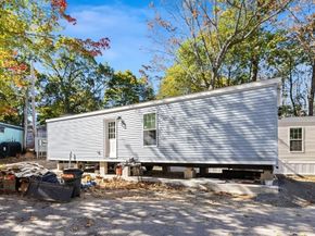 98 Newbury 2B, Danvers MA 01923
