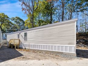 98 Newbury 2B, Danvers MA 01923