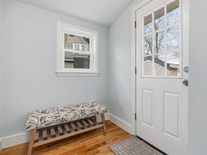 8 Hammatt St 1, Ipswich MA 01938