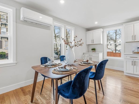 8 Hammatt St 1, Ipswich MA 01938