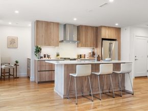 6 Gen Devine Wy 1, Boston MA 02127