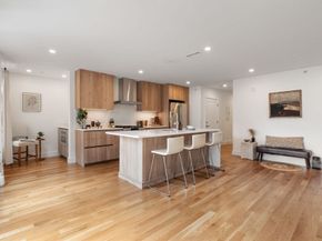 6 Gen Devine Wy 1, Boston MA 02127