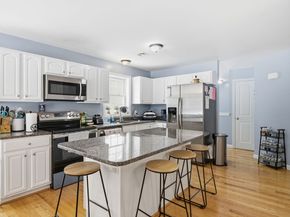 114 Richard Rd 8, Leominster MA 01453