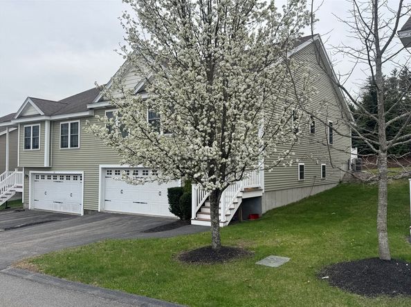 114 Richard Rd 8, Leominster MA 01453