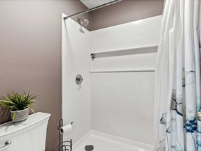 2 Countryside Ln 1301, Salem MA 01970